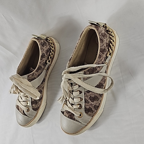 Guess Shoes - Picture 3 of 8